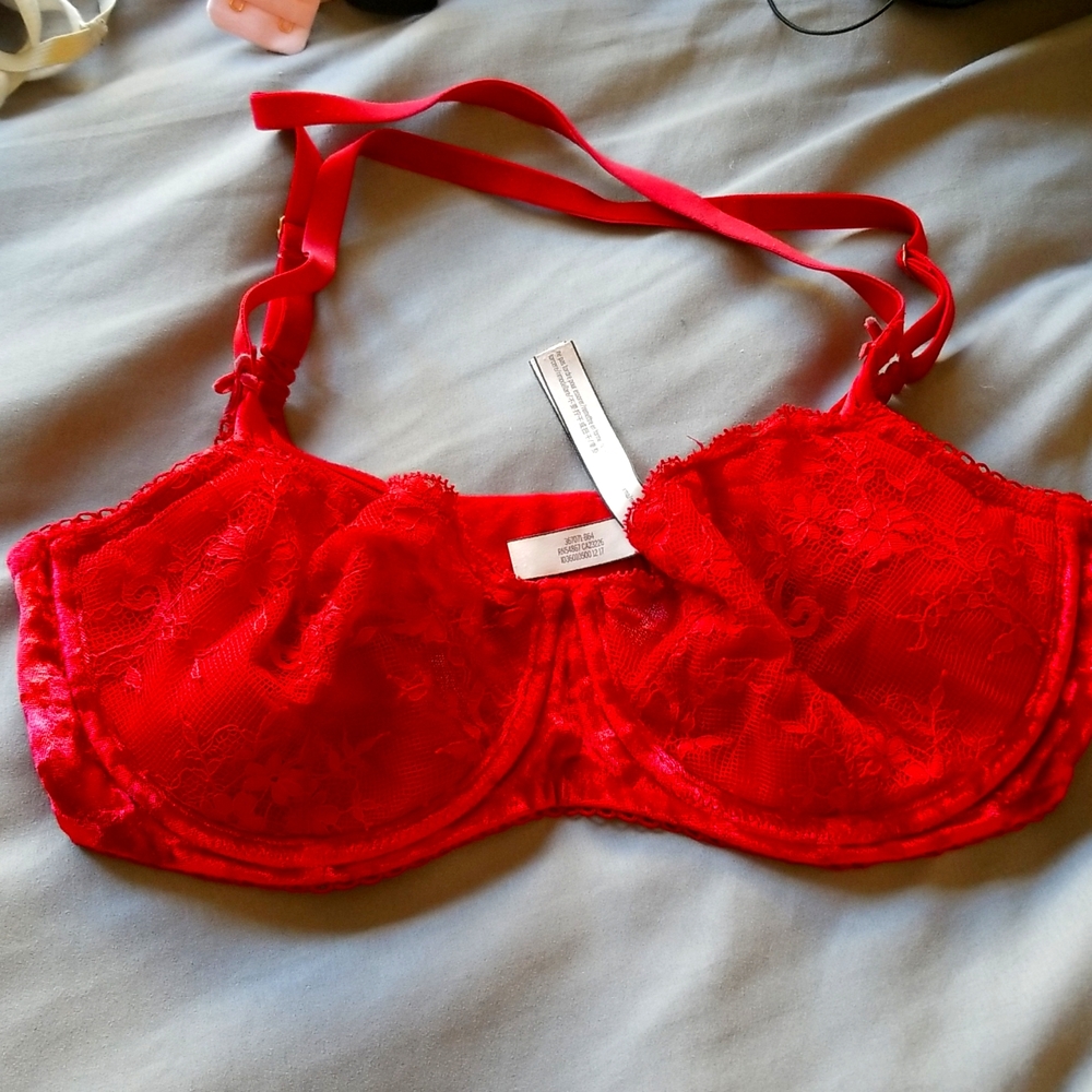 Multi wear victoria secrets lace and velvet bra